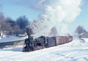 L class 2-10-0 3535 leaving Del'atin on the Rakhiv branch in southern Ukraine.

 
