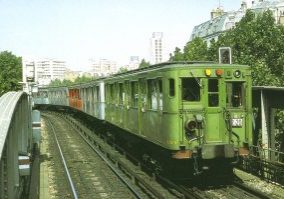 Sprague-Thomson train on line 2 departing from Jaurès heading west to Porte Dauphine, comprising each of the three liveries.  The normal livery was green for second class and red for first class.  The ‘grey’ (second class) cars were specifically for line 1, but when that line was converted to rubber tyred operation in the 1960s, its stock was redistributed to other lines. Image Credit: Brian Hardy.