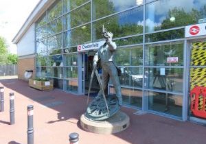 The bronze statue of George Stephenson stands outside Chesterfield Station, not far from Tapton House where he lived in the latter part of his life : Image credit - Peter Young.