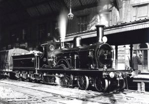 LCDR No. 25, an M3 class 4-4-0, waiting to leave Victoria circa 1898. Image credit: LCGB/NRM Ken Nunn collection