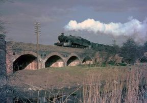 7827 Lydham Manor crosses the Stannells bridge over the River Avon at Stratford in February 1965
