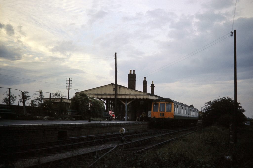 19701003-WILLOUGHBY-Class-114-on-17 In fading light on Saturday 3rd October 1970, the Mablethorpe branch train waits in the bay platform at Willoughby for passengers to cross over from the 15.55 from Peterborough and the 17.10 from Grimsby Town. It will then form the penultimate train to Mablethorpe, departing at 17.55. The Mablethorpe branch was formerly a loop round to Louth, but the section from Mablethorpe to Louth was lightly used and closed on December 5th 1960. Photo: John Tolson, courtesy Trevor Davis.