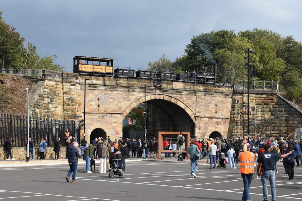 20250927-DARLINGTON-NORTH-ROAD-Skerne-Bridge-LOCOMOTION-5Z02-12 One of the undoubted highlights of the Rail 200 celebrations over the weekend of 26th-28th September 2025 was the replica of Locomotion crossing the famous Skerne Bridge in Darlington, recreating the same movement of exactly two hundred years earlier to the day. Catching a brief glimpse of the afternoon sun, the train was an absolute delight to behold. Saturday 27th September 2025. Photo: Alan Jones.