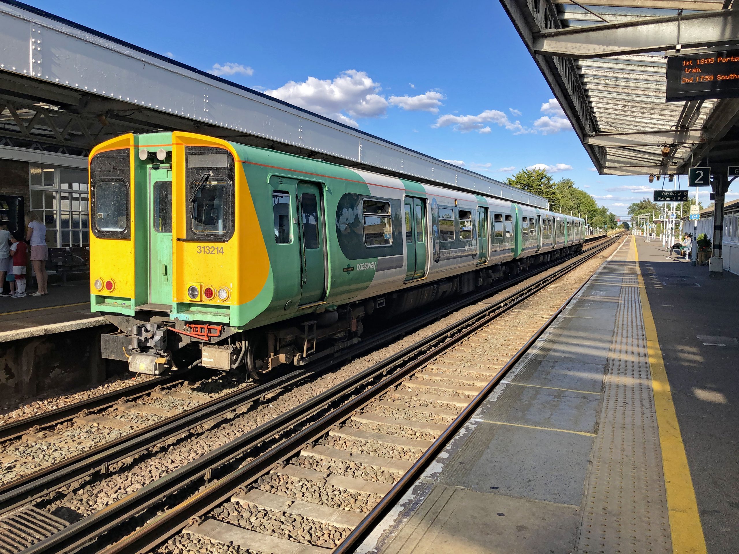 313 214 at Barnham on the late running 16:57 Portsmouth & Southsea to Littlehampton service. 05 August 2022.