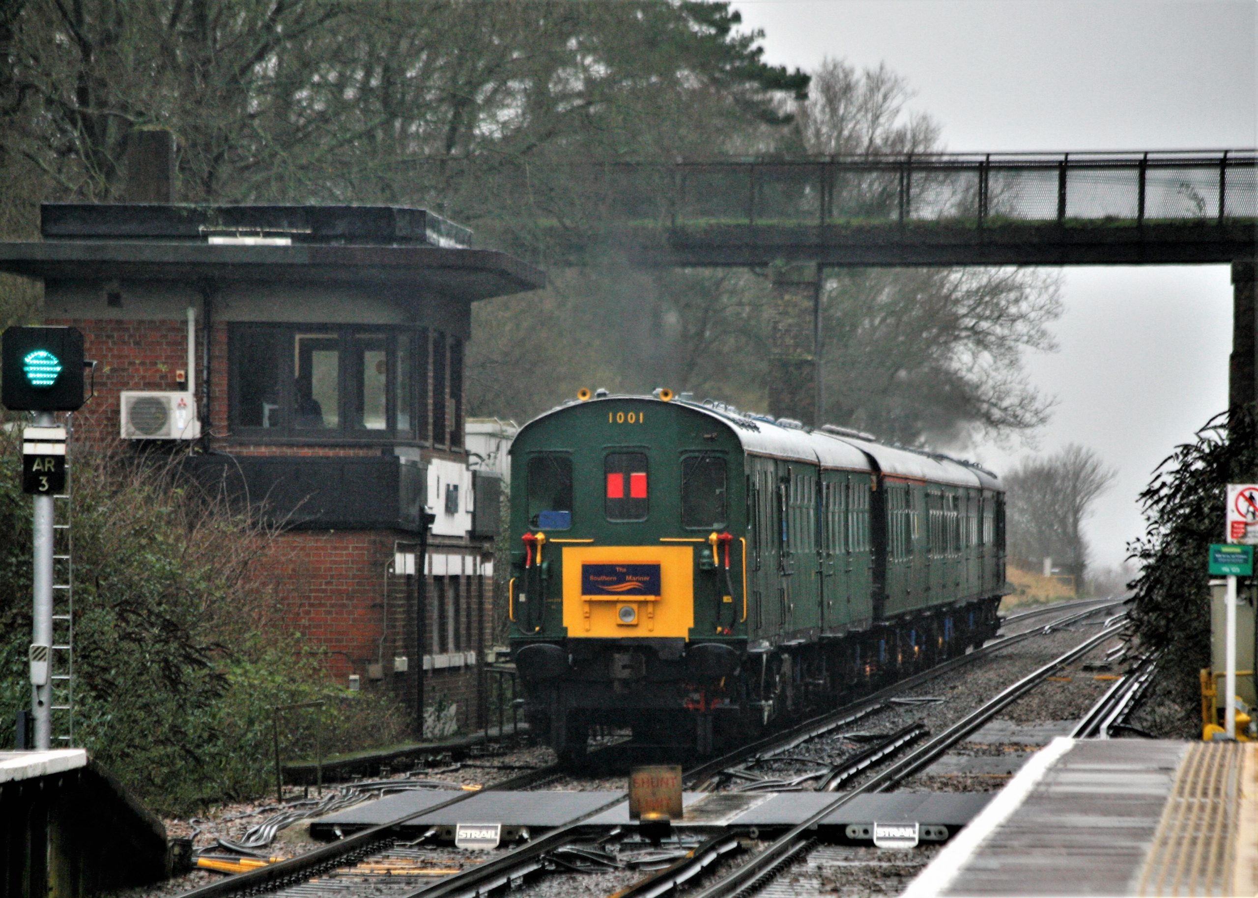 Hastings Diesel Ltd Hastings-Portsmouth Harbour 'Southern Mariner'  ran in foul weather, but offered opportunities to photograph the Hastings unit with some of the West Coastway area's signalboxes.
Power car 'Tunbridge Wells' brings up the rear, as the tour passes Arundel's 'Odeon' box at 10:41 Saturday 08 January 2022.  Image Credit:  Julian Clark

