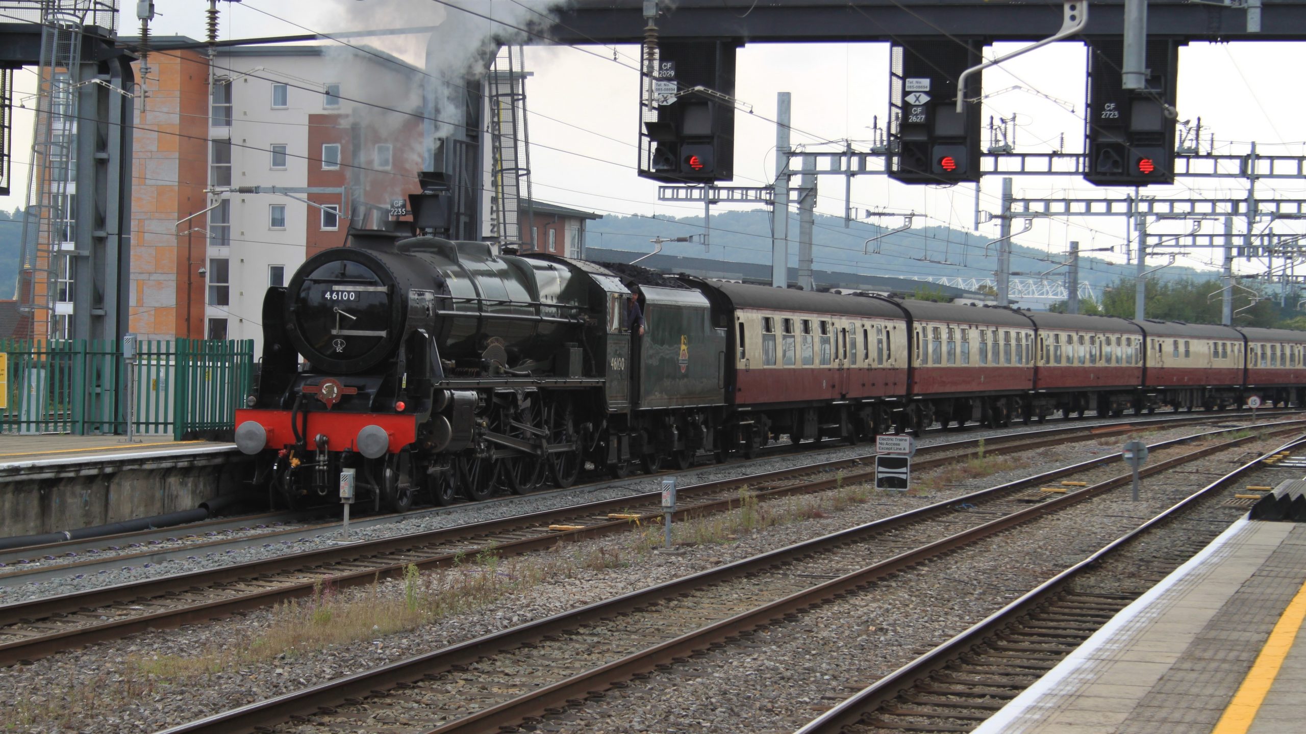 46100 Royal Scot pulling into Cardiff Central to form the return 15:25 Cardiff Central - Kingswear Special - 
Image Credit : Peter Young