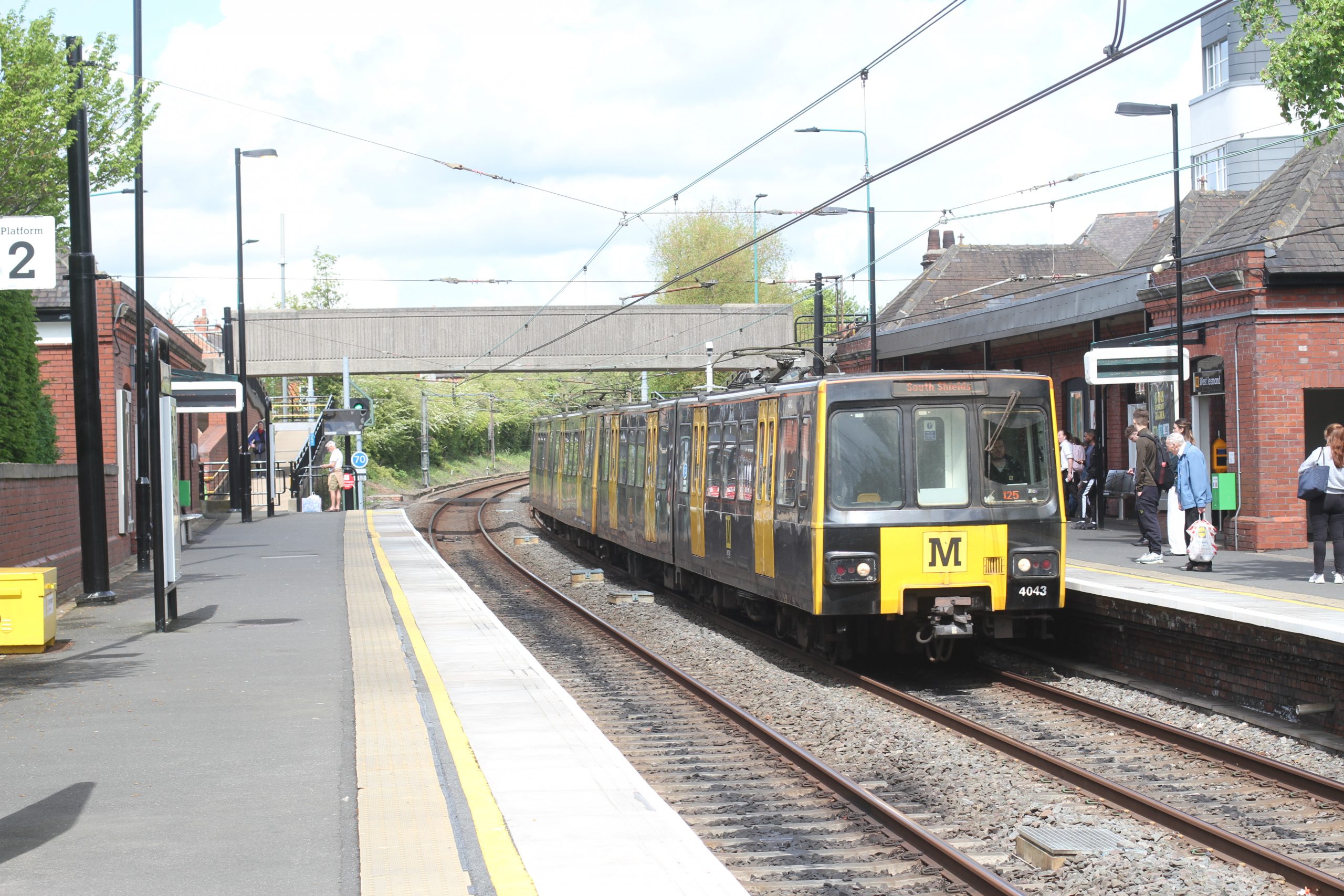 Tyne & Wear metro cars 4043 & 4005 arriving at West Jesmond with a working for South Shields : Image credit - Alan Turton