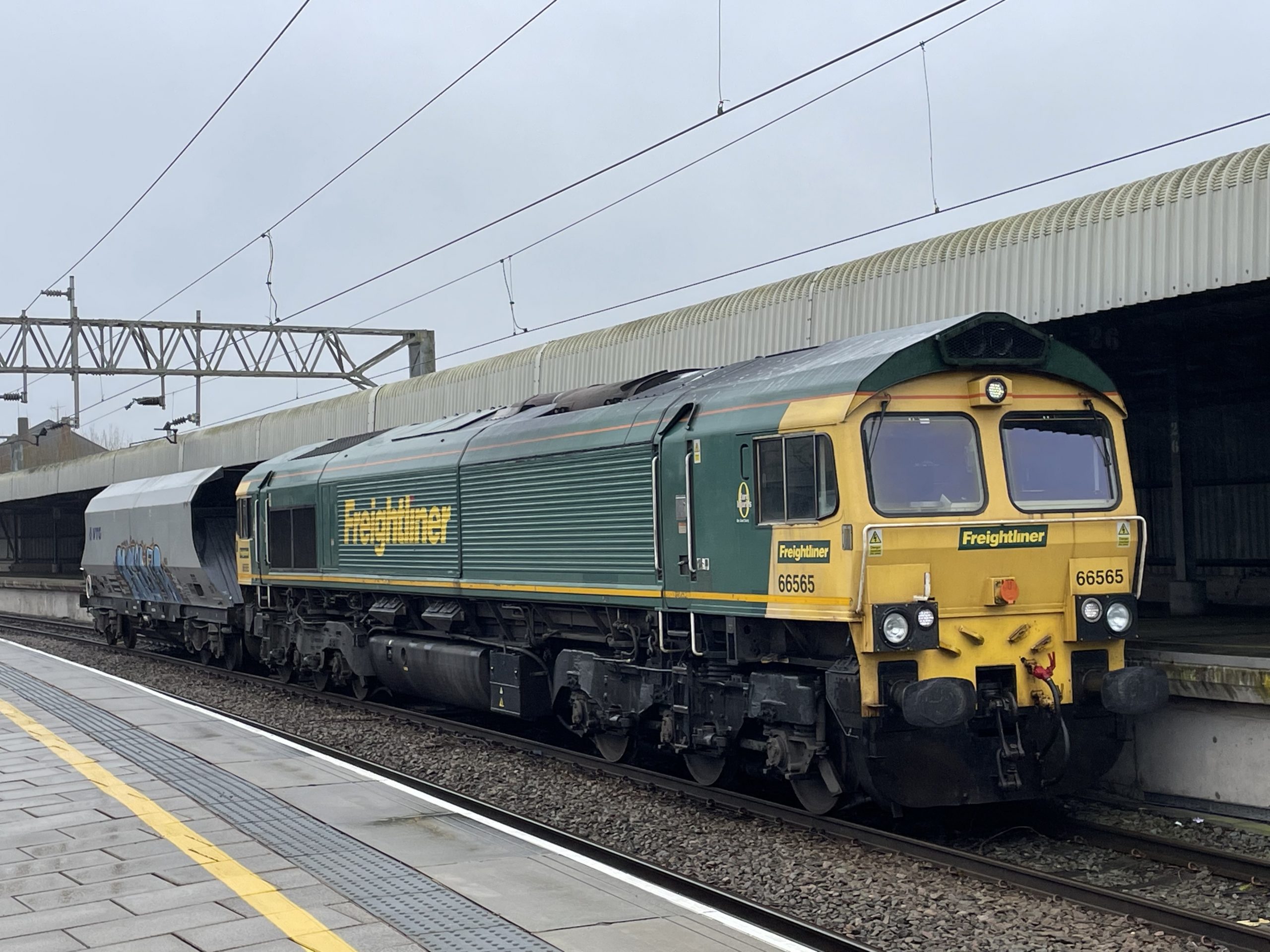 66565 with the 6Z65 working from Leicester to Crewe Basford Hall : Image Credit - Peter Hughes