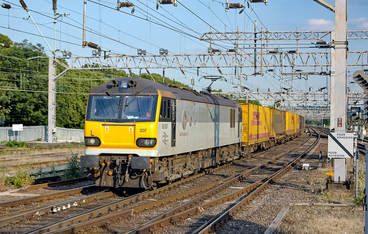 GMP_IMGP0387_92007_WatfordJcn_6X77_060704 92007 "Schubert" approaches Watford Junction station with northbound 6X77, 17:28 Wembley Yard to Mossend "enterprise" working at 18:59 on Tuesday 6th July 2004. It is running on the up slow line while a 321 unit was being reversed onto the down slow from the down fast north of the station, due to an "incident" further north on the down fast! Image Credit: Geoff Plumb.