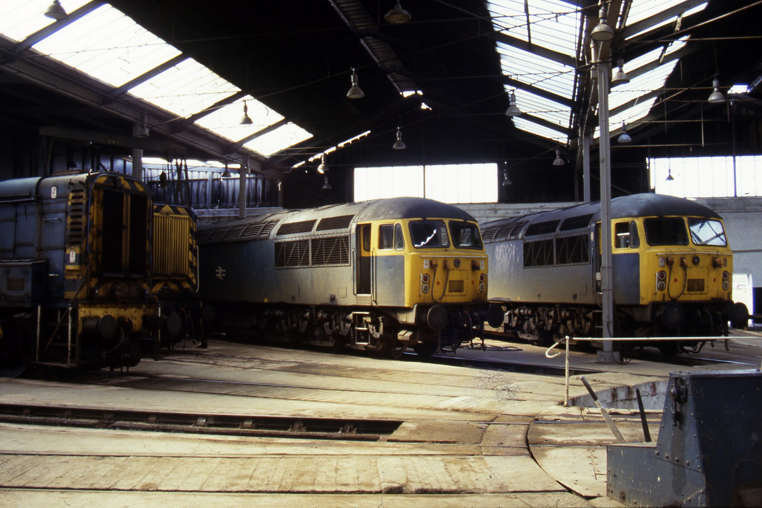 Barrow Hill 31st August 1986. The locos are 08141, 08871, 56010 and 56021. Image credit · Colour-Rail