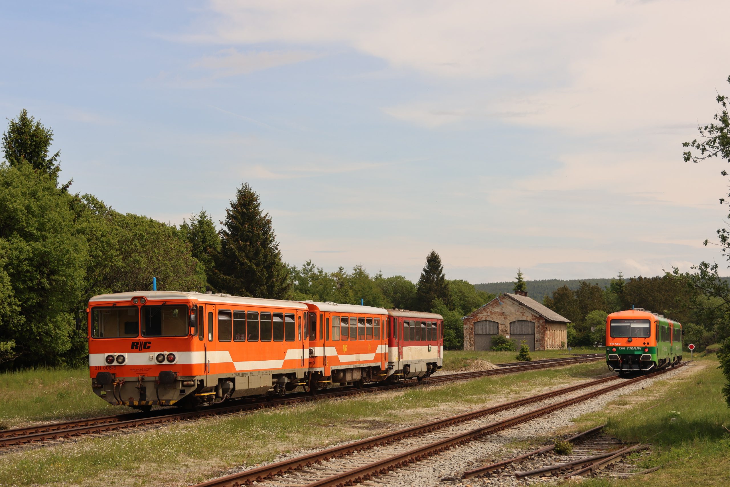Adams G - 3D6A0917 - RCAS 811-008 - Moldava v Krušných horách 01 June 2025 RCAS 811-008 with 811-011 at Moldava v Krušných horách waiting to work Os26805 the 15:02 to Most on 1st June 2025. These units were formerly with ZSSK the Slovakia National Operator. Photo: G Adams.