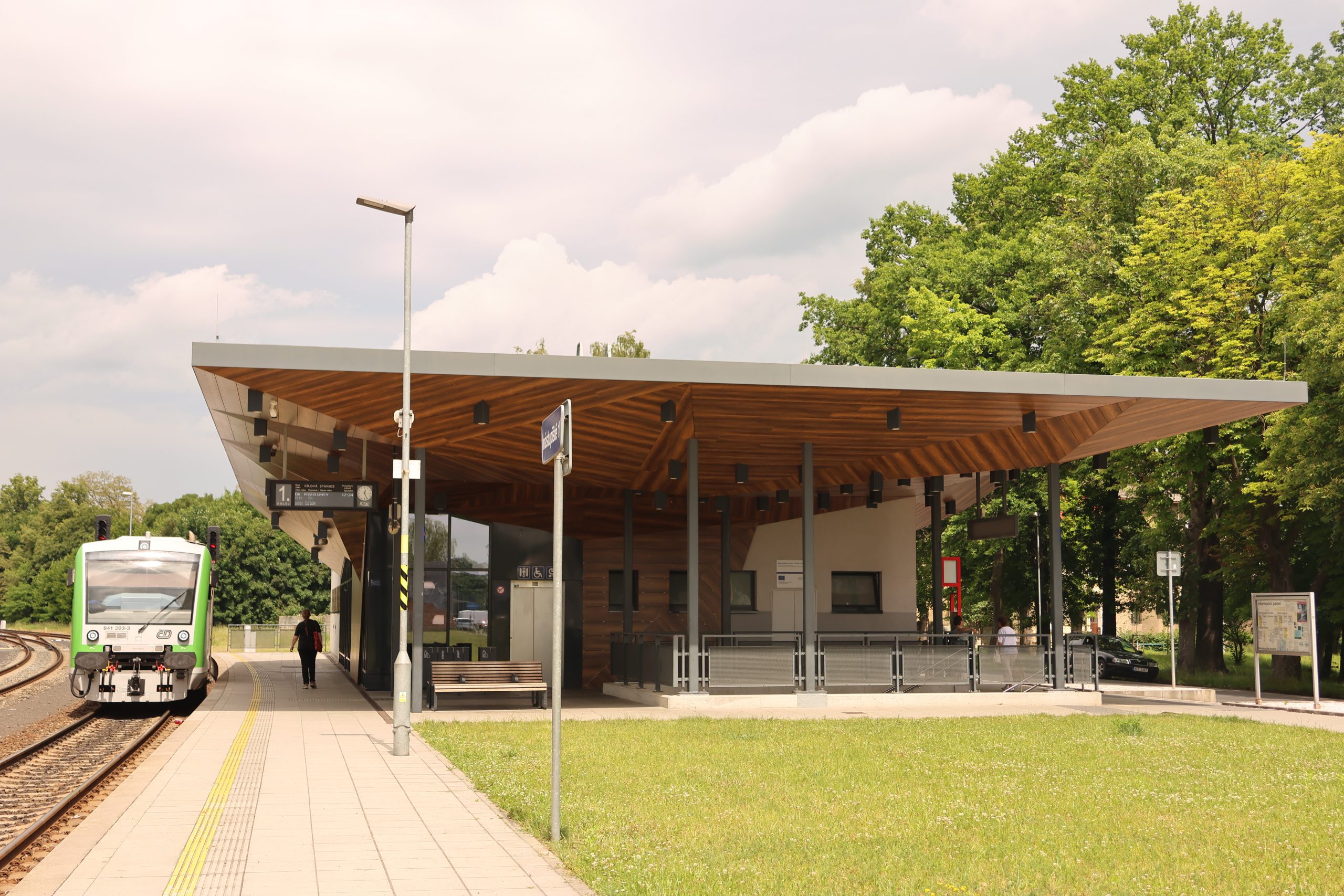 Adams G - 3D6A1222 - Česká Lípa hl.n. station building 04 June 2025 Česká Lípa hl.n. station building with CD 841-203 beside it on 04 June 2025. Photo: G Adams.