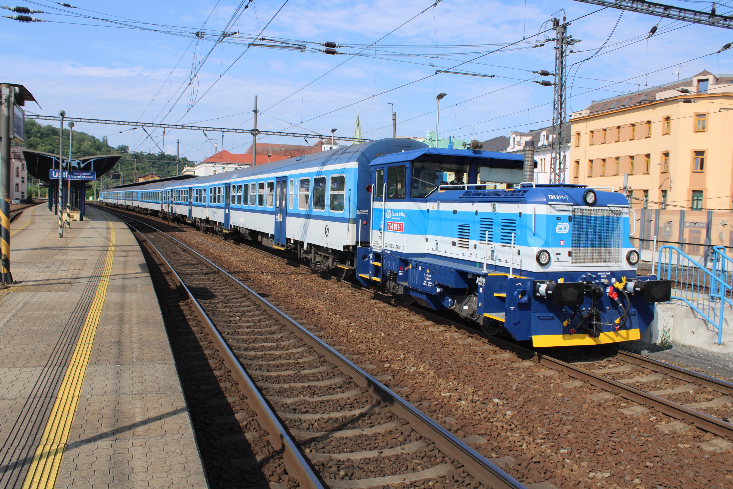 Ollive S - IMG_1655 - CD 794-011 - Ústí nad Labem hl.n. 04 June 2025 CD 794-011 hauling an empty stock train from the carriage sidings into Ústí nad Labem hl.n. on 04 June 2025. This is a CZ Loko Effishunter300. Photo: S Ollive.