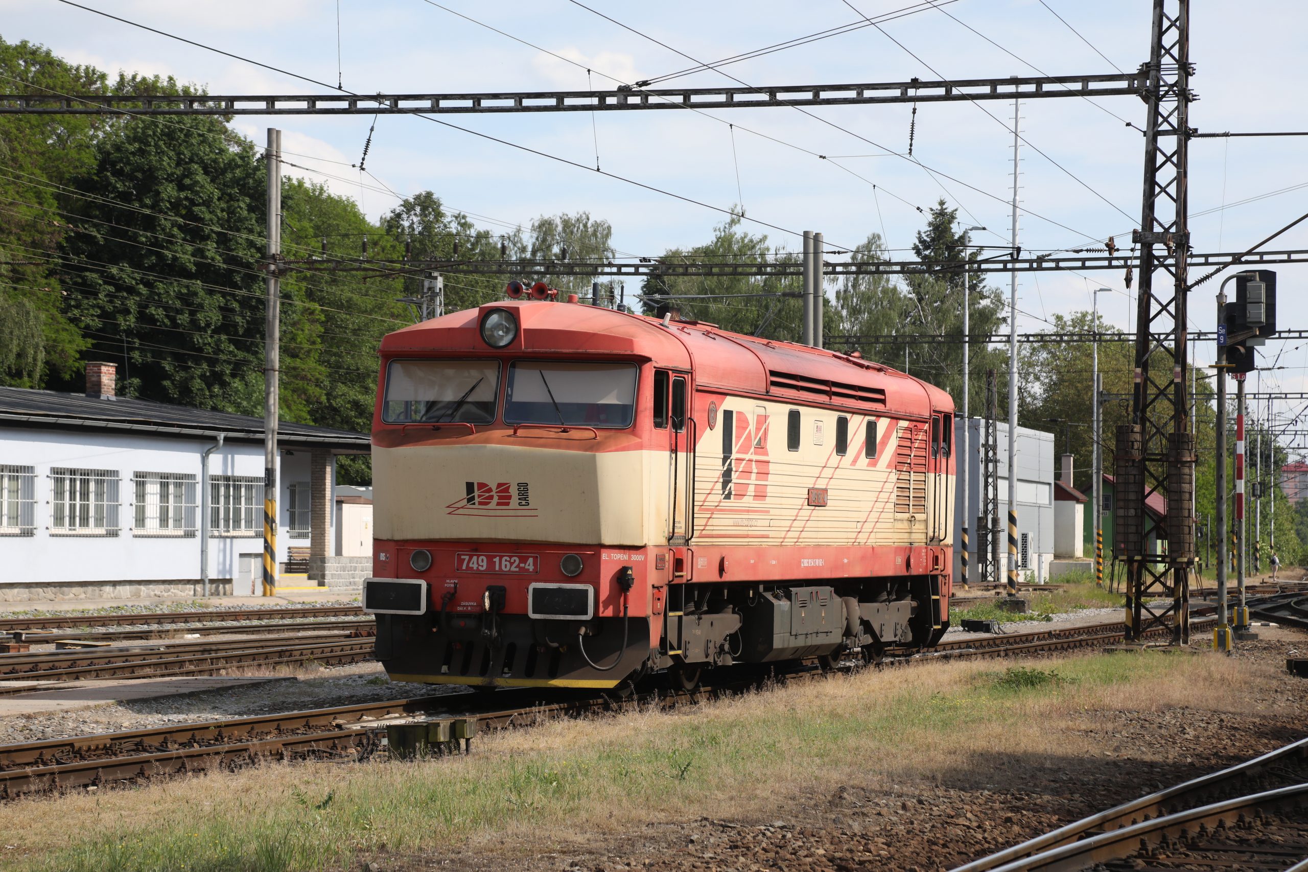 IDS 749-162 at Jihlava on 2nd June 2026. This is a CKD Bo-Bo diesel locomotive built in 1969 for Czechoslovakian Railways as T478.1162 and then renumbered 751-162. It was rebuilt in the 1990s and fitted with Electric Train heating and renumbered 749.162. [Adrian Palmer]